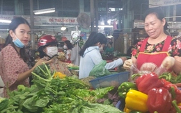 Sau mưa lũ, rau xanh tại Đà Nẵng tăng giá