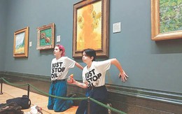 Hai cô gái ném sốt cà chua vào bức tranh trị giá gần 100 triệu USD của danh họa Van Gogh