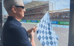 CEO Apple Tim Cook vẫy cờ đích tại đường đua F1 Mỹ, gây sốt cư dân mạng