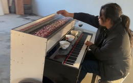 Chàng trai chế xe thịt nướng kiêm đàn piano độc đáo, vừa ăn vừa chill âm nhạc