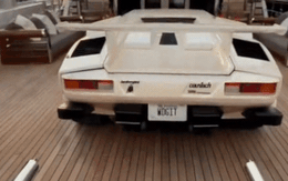 Mang siêu xe Lamborghini cổ lên du thuyền: Thú chơi của giới thượng lưu