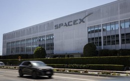 SpaceX sa thải trái phép nhân viên để trả đũa