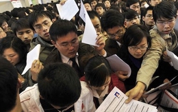 Mất việc 2 lần/năm, người trẻ Trung Quốc tìm cách vượt 'bão' suy thoái kinh tế