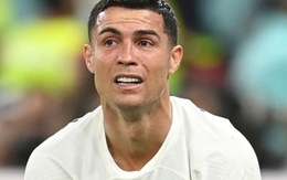 Bồ Đào Nha bị loại, Ronaldo bật khóc bỏ vào đường hầm