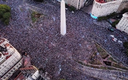 CĐV Argentina ''phủ kín'' đường phố khi Messi và đồng đội vào chung kết World Cup