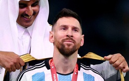 Ý nghĩa của chiếc áo choàng Messi mặc khi nhận cúp