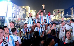 Argentina vô địch, Messi và đồng đội lên xe buýt 2 tầng rước cúp khắp phố Qatar