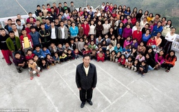 Ngỡ ngàng với gia đình đông nhất thế giới: 1 chồng, 39 vợ, 94 con