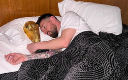Messi khoe ảnh nằm ngủ với cúp vàng, hứa hẹn phá kỷ lục MXH mà chính anh vừa thiết lập