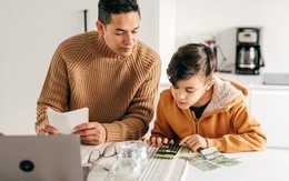 Cha mẹ hạng 3 tiêu tiền vì con cái, cha mẹ hạng 2 dạy con kiếm tiền và cha mẹ hạng nhất dạy con tiêu tiền: Bạn đã là cha mẹ hạng nhất chưa?