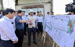 Chùm ảnh: Thủ tướng khảo sát một số dự án trọng điểm tại Bạc Liêu