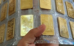 Diễn biến lạ của giá vàng SJC, giá USD liên tục lao dốc