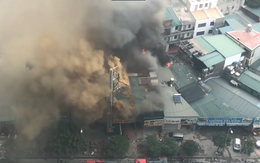 Hà Nội: Quán gà tươi trên đường Nguyễn Xiển cháy dữ dội, cột khói lửa bốc cao trăm mét