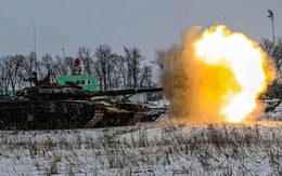 Động thái đặc biệt của Nga ở biên giới Ukraine, Anh cảnh báo "cực kỳ nguy hiểm"