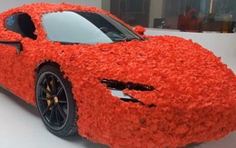 Dân chơi dùng 1.000 bông hồng, 30.000 cánh hồng khoác áo mới cho Ferrari SF90 Stradale