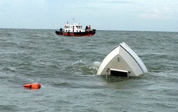 Thủ tướng yêu cầu điều tra, khắc phục hậu quả vụ chìm tàu 13 người chết