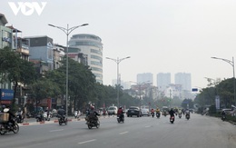 Số ca mắc Covid-19 tăng mạnh, phố phường Hà Nội vắng vẻ ngày đi làm đầu tuần