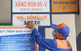 "Xăng tăng đến bao giờ, chúng tôi gồng gánh hết nổi rồi"