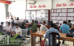 Đi công chứng đất từ 7 giờ sáng đến chiều vẫn chưa đến lượt, thấy gì ở các phòng công chứng đất đai tỉnh lân cận Sài Gòn