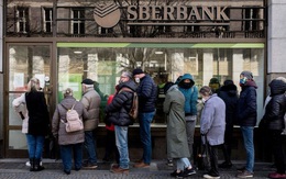 Các ngân hàng lớn nhất nước Nga bị thổi bay gần 80% vốn hóa