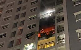 Vụ cháy chung cư ở TP.HCM: Ám ảnh khoảnh khắc hai mẹ con nhảy từ lan can đang rực lửa xuống đất