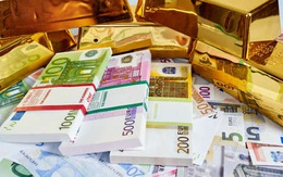 USD và vàng tăng, euro giảm khi Mỹ và phương Tây chuẩn bị vòng trừng phạt mới