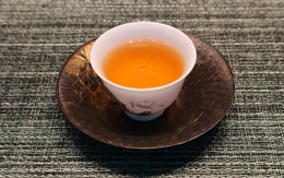"Đột nhập" giới thượng lưu Trung Quốc: Một ly trà trị giá lên tới gần trăm triệu đồng, điều gì khiến các "đại gia" chịu chi đến vậy?