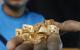 Cơn ác mộng vàng ở quốc gia châu Á: Hủy đám cưới vì không có tiền mua vàng, bán cả đồ gia truyền chỉ để mua kim loại quý