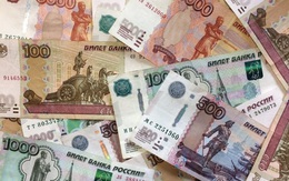 Được bơm hàng trăm tỷ USD, các ngân hàng Nga vẫn "khát" thanh khoản do người dân rút tiền ồ ạt
