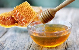 Cách sử dụng mật ong để giảm ho hiệu quả cho người sau mắc COVID-19