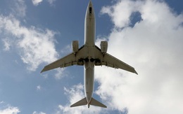 Vé máy bay và vận tải đường không trên toàn cầu từ nay sẽ không còn rẻ nữa