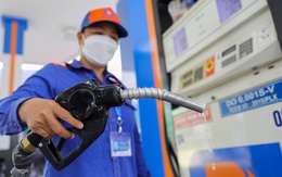 Giá xăng dầu thế giới liên tục lao dốc tạo áp lực giảm lên giá xăng trong nước