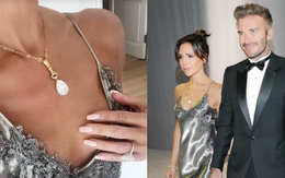 Kín mà "hiểm" như Victoria Beckham: Mặc đơn giản, đeo 1 chiếc vòng trị giá bằng 2/3 chi phí đám cưới gần trăm tỷ của Brooklyn