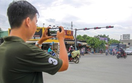 Tố cáo tài xế vi phạm: Công việc kiếm bộn tiền cho các 'camera chạy bằng cơm'