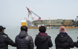 Tròn 8 năm vụ chìm phà Sewol - thảm kịch tồi tệ ám ảnh Hàn Quốc: Bi thương vẫn còn với người ở lại đang đau đáu tìm câu trả lời dưới đáy biển