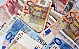 Euro và rúp Nga tiếp tục tăng mạnh, nhân dân tệ thấp nhất 6 tháng, giá vàng rơi sâu