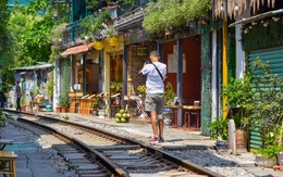 Phố cà phê đường tàu ở Hà Nội đón khách trở lại với nhiều thay đổi lớn