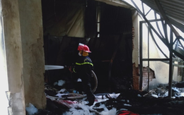 Hà Nội: Cháy lớn tại xưởng may, 1 người tử vong, hơn 30 chiến sĩ căng thẳng dập lửa
