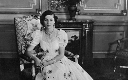 Hoàng hậu xinh đẹp nhất thế giới: Kết hôn chỉ sau một lần gặp gỡ, bị mẹ chồng ghẻ lạnh vì một lý do và quyết định chấn động lịch sử