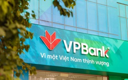 Cổ phiếu ngân hàng đỡ thị trường, vốn hóa VPBank vượt Techcombank