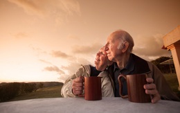 Bí quyết trường thọ của những người lớn tuổi nhất thế giới: Ăn uống lành mạnh thôi chưa đủ, 5 mẹo này đã giúp các cụ ông bà sống hơn 100 tuổi