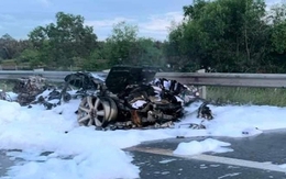 Xe Range Rover bốc cháy khi đang lưu thông trên cao tốc
