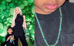 Kim Kardashian tặng sinh nhật con trai vòng ngọc lục bảo đắt đỏ