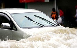 Những lưu ý khi lái ô tô vào mùa mưa lũ