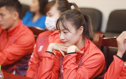 Hot girl Hoàng Thị Loan xuất hiện chiếm spotlight trong buổi lễ trao thưởng Đội tuyển nữ Việt Nam và Đội tuyển U23 Việt Nam