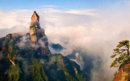 Núi đá "thiêng liêng" nhất Trung Quốc: Cao gần 1.000m có hình dáng Phật Bà chắp tay, cảnh tượng sau cơn mưa mới thật sự ngỡ ngàng
