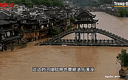 Mưa xối xả ở Trung Quốc, 25 người chết, Phượng Hoàng cổ trấn chìm trong lũ