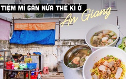 Tiệm mì Vách Tường tồn tại gần nửa thế kỷ ở An Giang tiết lộ "độc chiêu" hút khách từ nồi thịt bằm hay bị nhầm là thịt kho