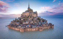 Ngắm lâu đài trên biển có thật ở nước Pháp: Khung cảnh cổ tích choáng ngợp chỉ hiện ra đúng một buổi trong ngày