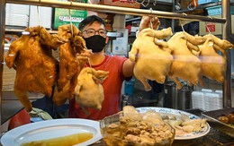 Khủng hoảng cơm gà Singapore: "Nhà giàu cũng phải khóc" trước nguy cơ thiếu ăn đang đe dọa cả thế giới